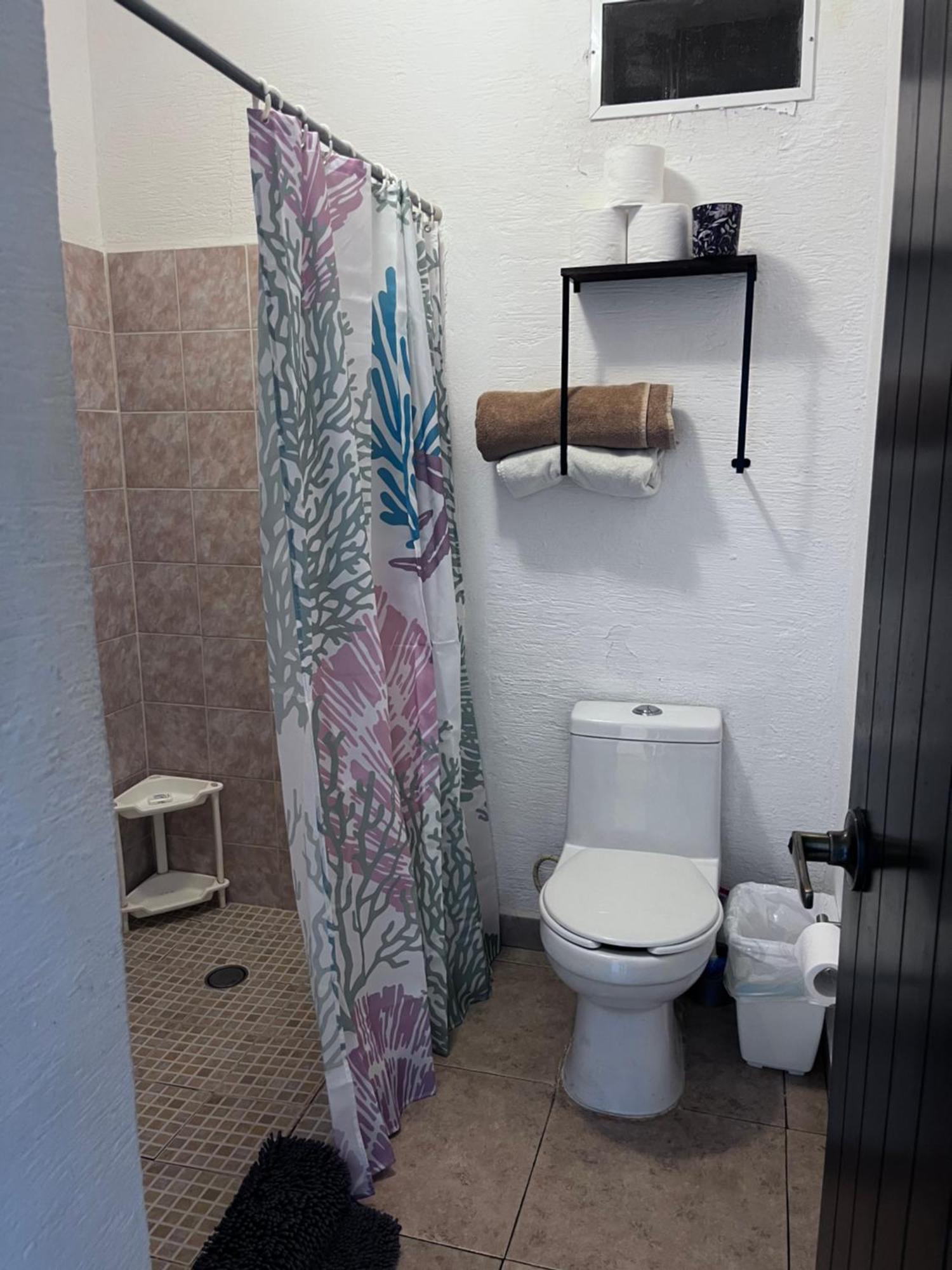 Great Price, Beautiful And Pool, 1 Bedroom *
