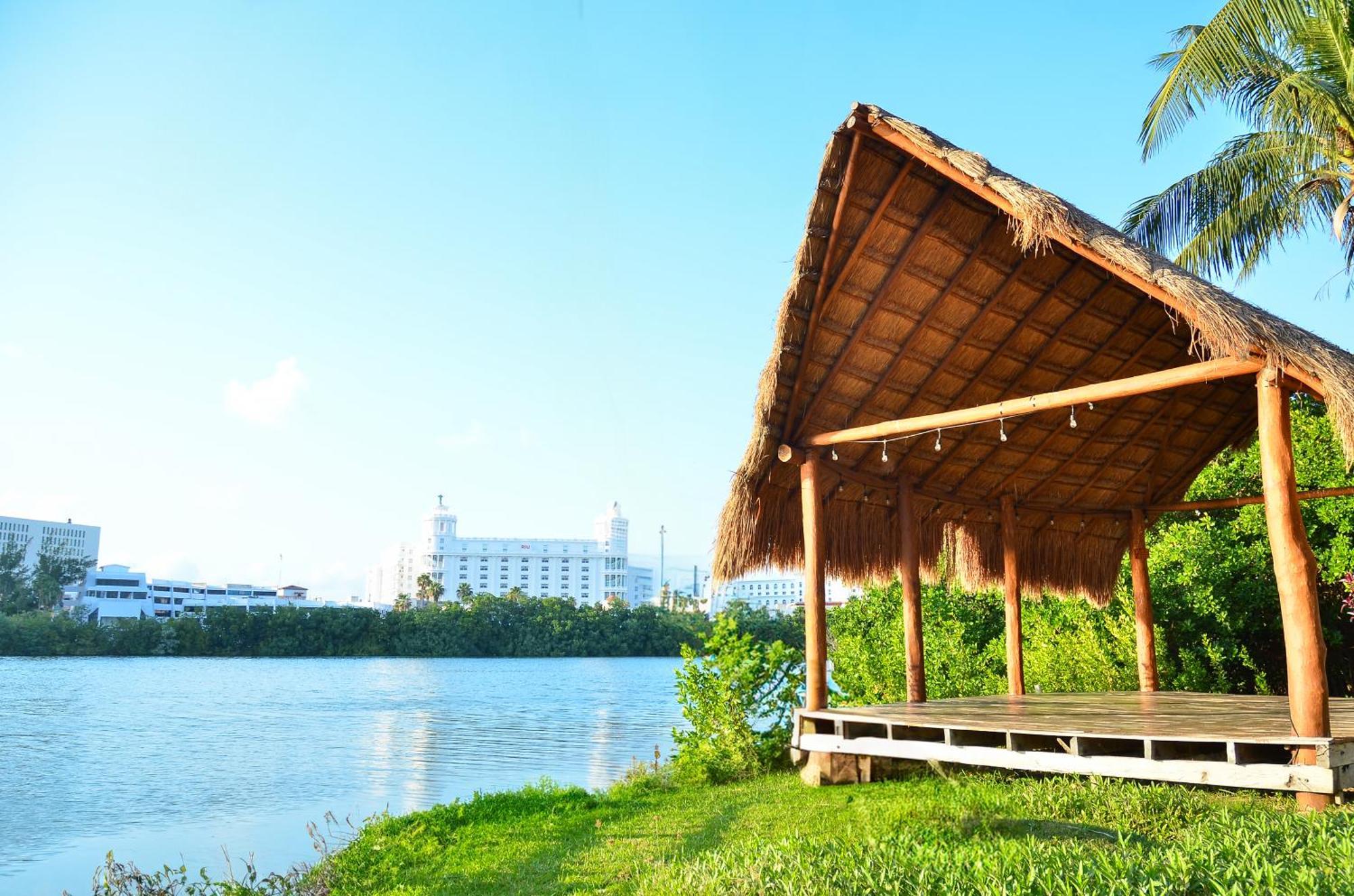 Hotel Selina Laguna Zone 3*