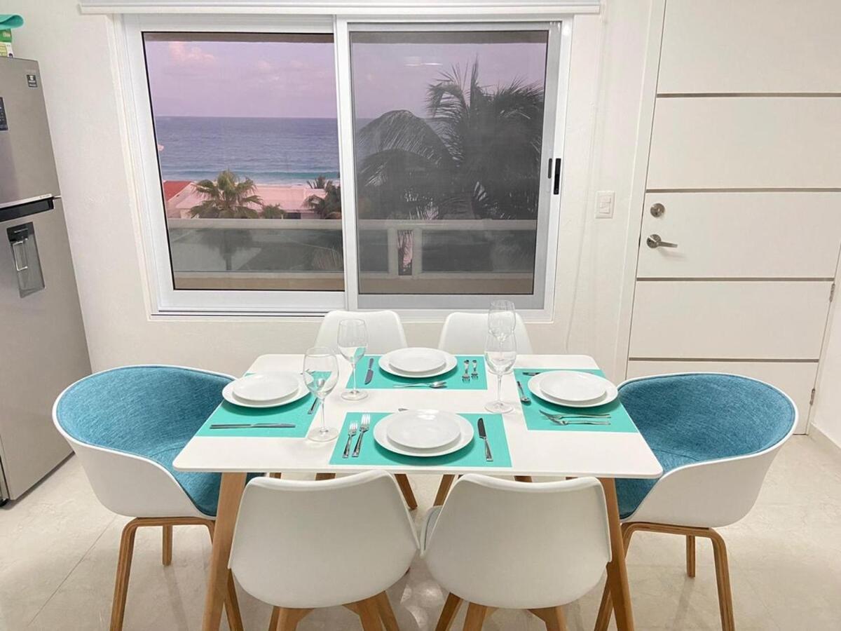 Front And Lagoon View In Apartment *
