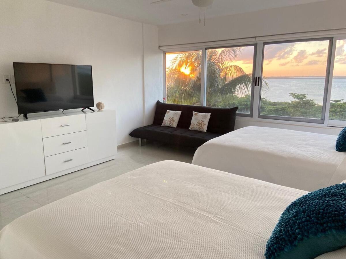 Front And Lagoon View In * Cancun