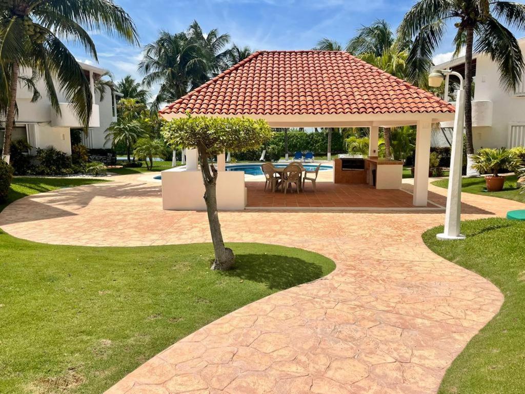 Hermosa Planta Baja Con Piscina, Acceso A La Playa!!! * Cancún