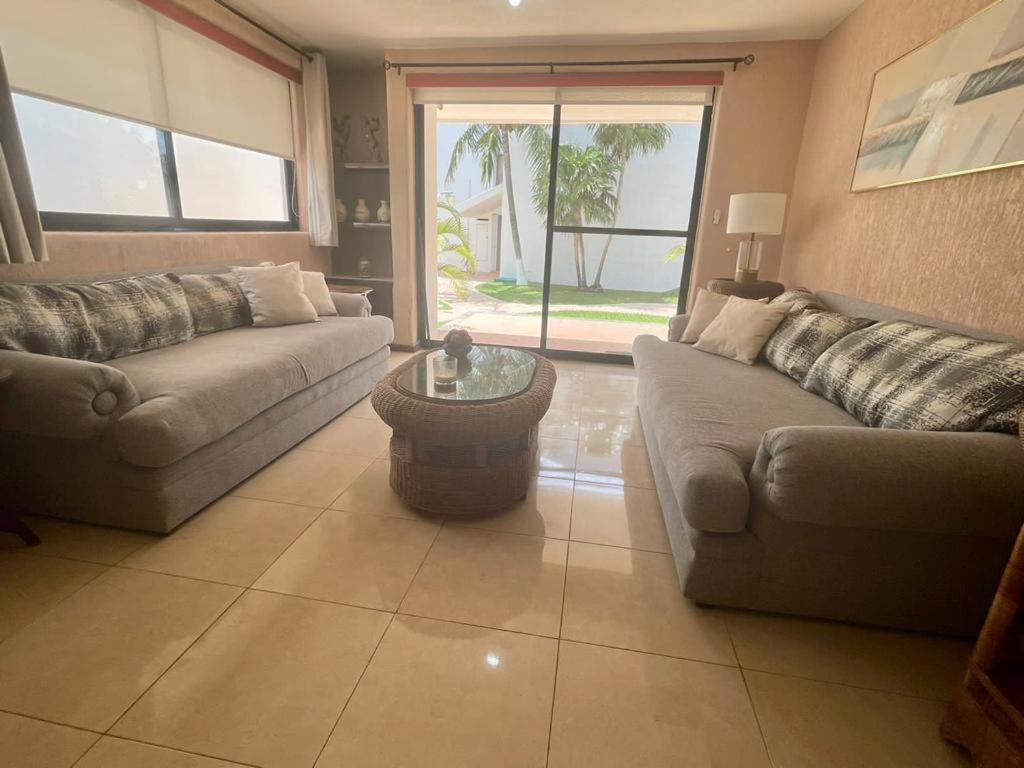 Hermosa Planta Baja Con Piscina, Acceso A La Playa!!!