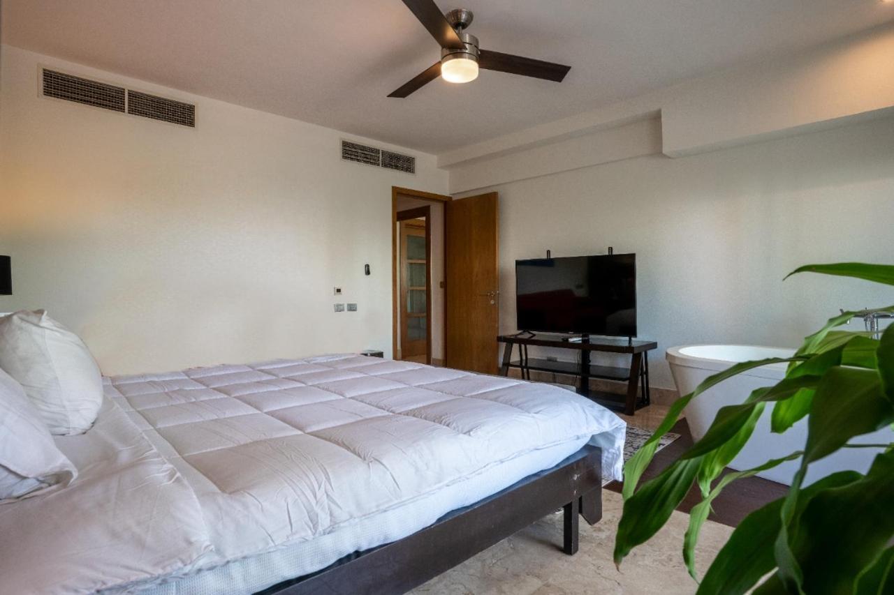 2br Beachfront Exclusive W/ Features *