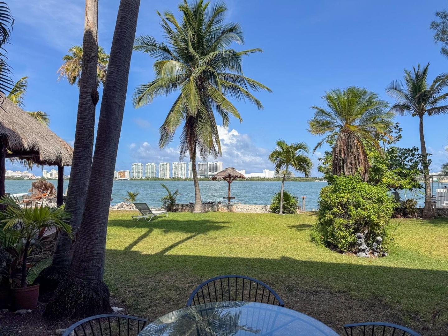 Enjoy A Garden With And Beautiful View In Hz