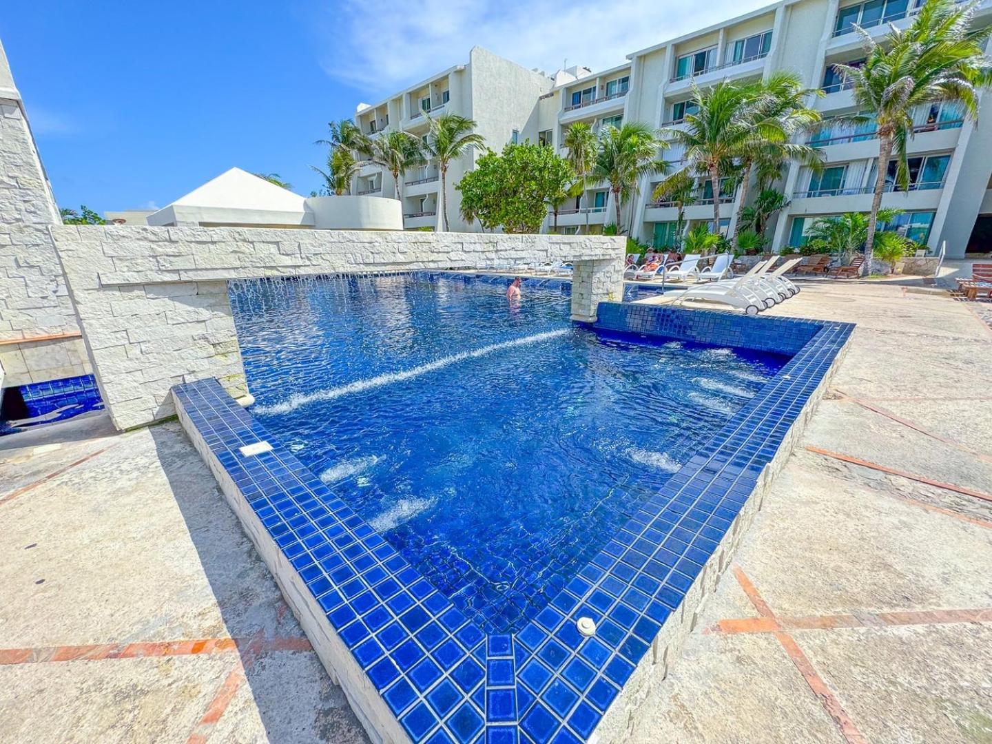 Sunrise Views Over The Lagoon Apartment