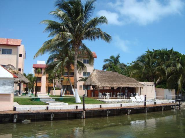Grand Royal Lagoon Hotel *