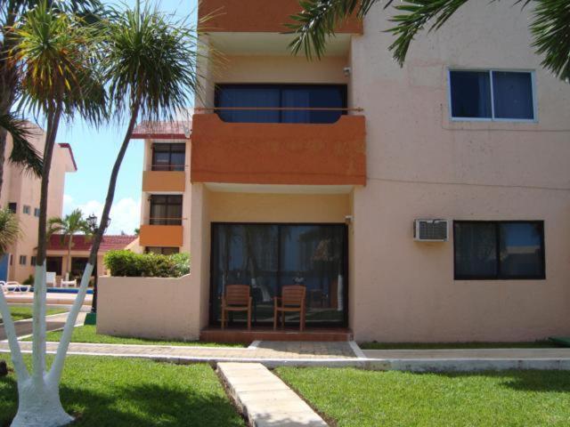 Grand Royal Lagoon Hotel *