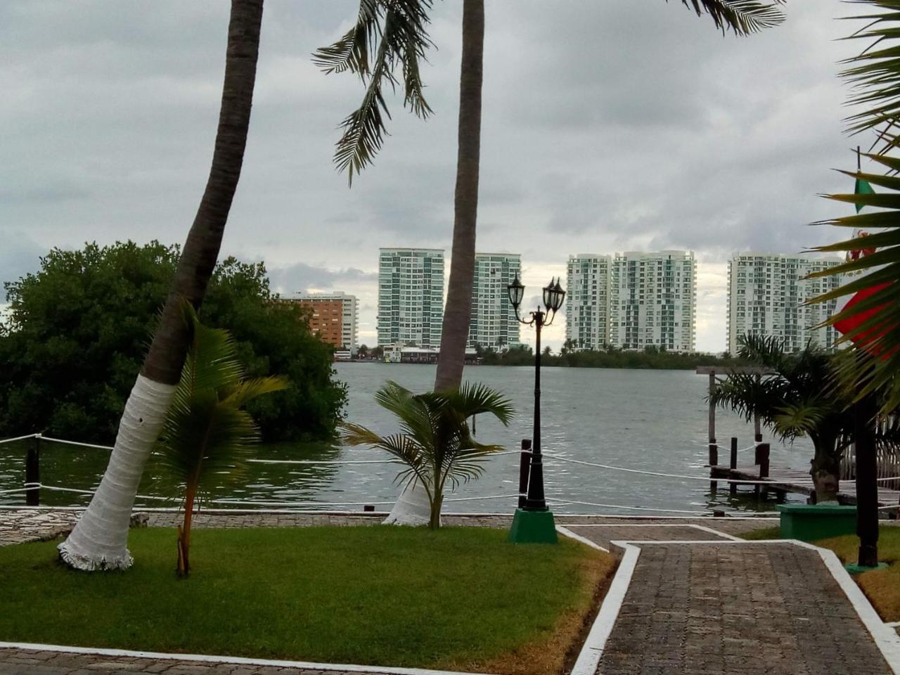 Grand Royal Lagoon Hotel