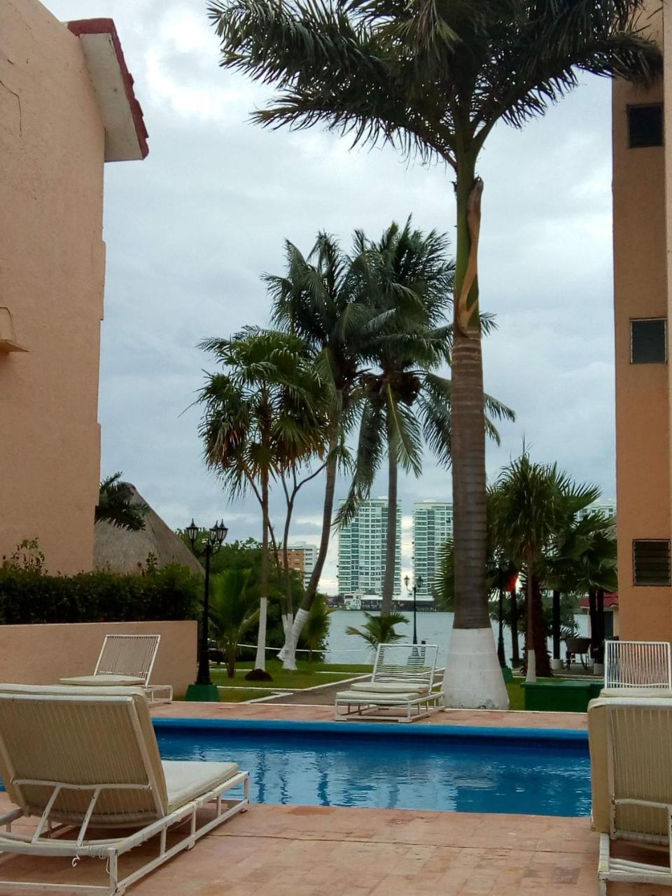 Grand Royal Lagoon Hotel